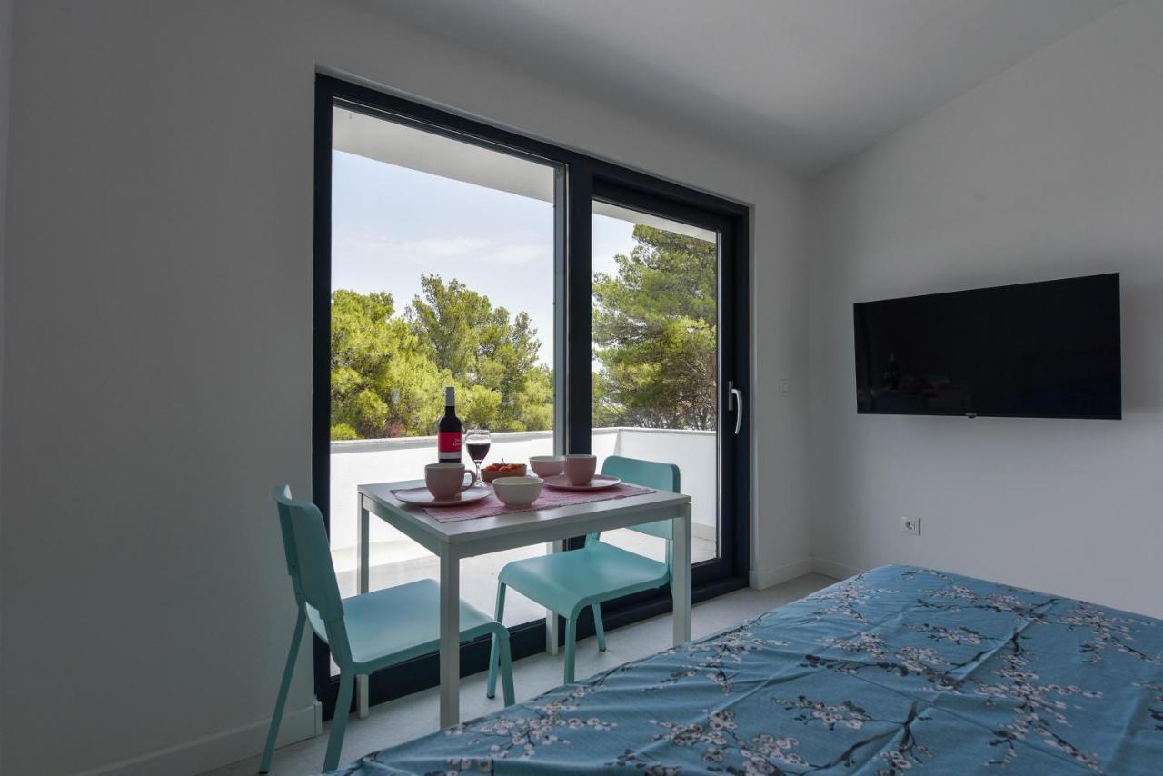Lazaneo Seafront Apartments, Jelsa  Esterno foto