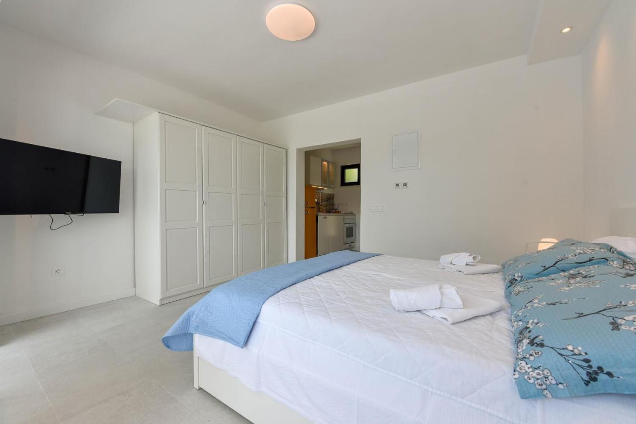 Lazaneo Seafront Apartments, Jelsa  Esterno foto