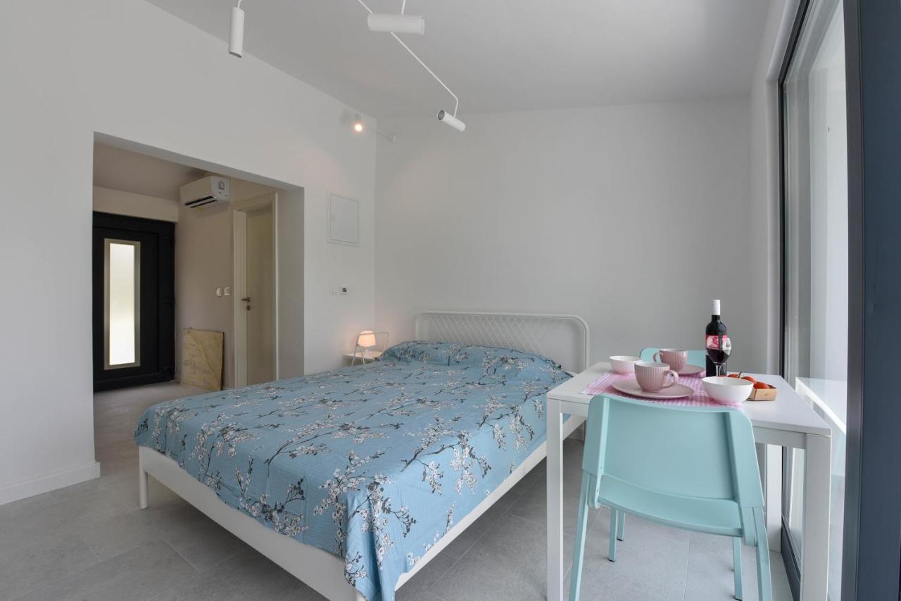 Lazaneo Seafront Apartments, Jelsa  Esterno foto