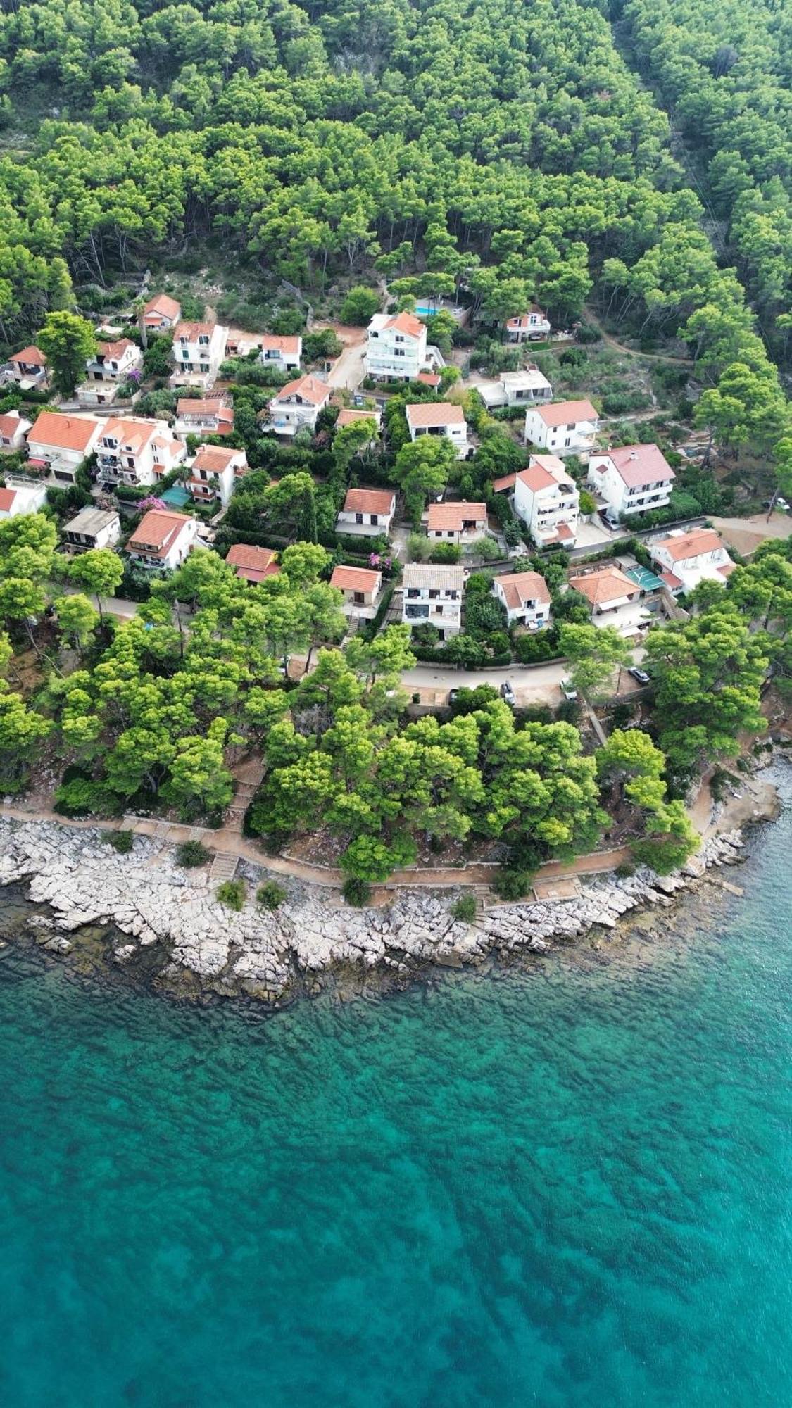 Lazaneo Seafront Apartments, Jelsa  Esterno foto