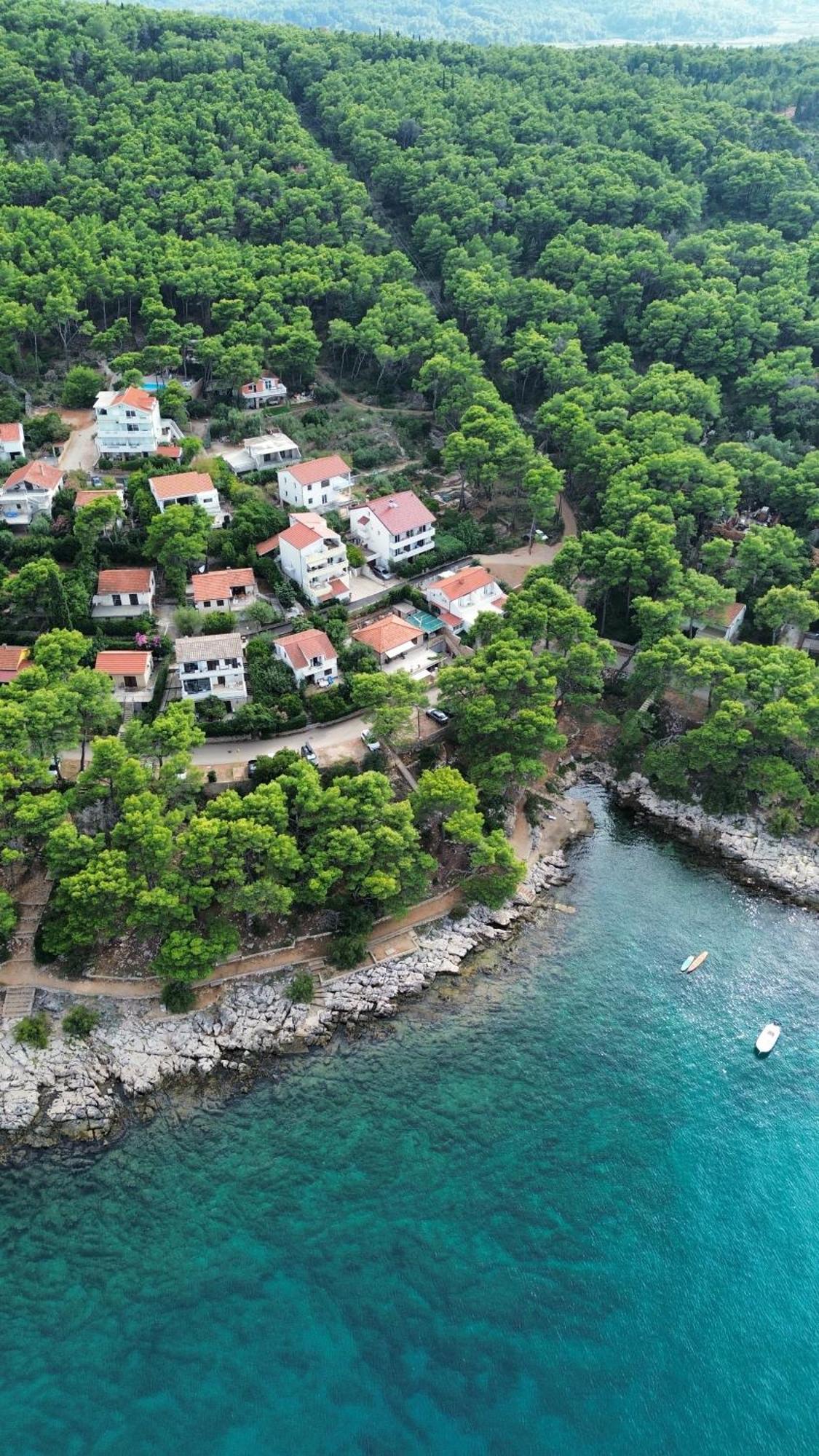 Lazaneo Seafront Apartments, Jelsa  Esterno foto